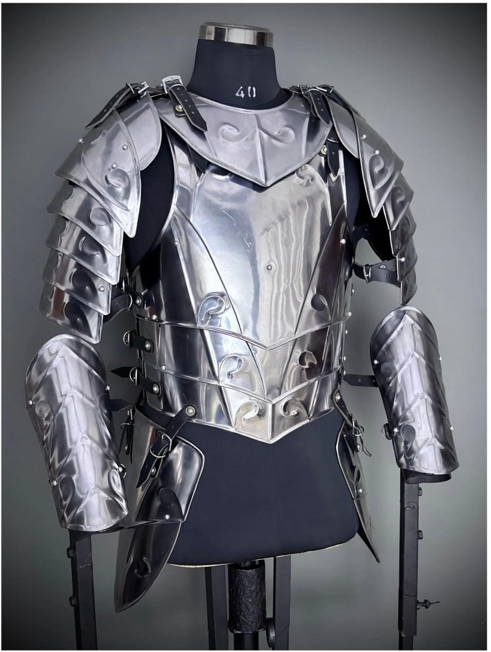 Medieval Silver Steel Armor Set with Engraved Breastplate and Pauldrons